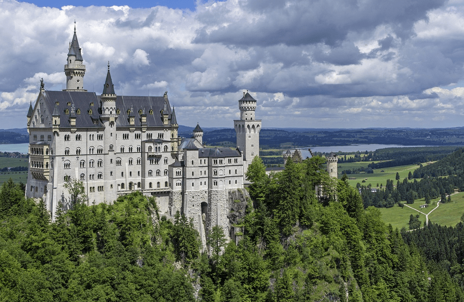 20 Biggest Castles in Europe